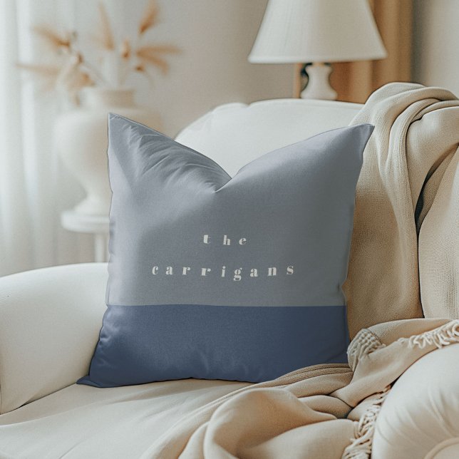 Personalisiertes Kissen mit  Dusty Blue Block (Dusty Blue Block Personalized Throw Pillow)