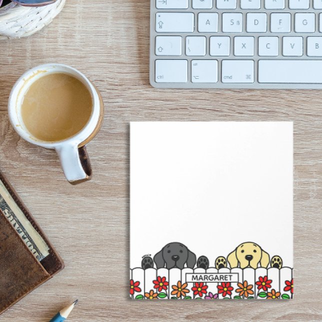 Personalisiertes Labrador Duo, das den Editor ansc Notizblock (Personalized Labrador Duo Watching You Design Notepad for Black Lab and Yellow Lab Owners.)