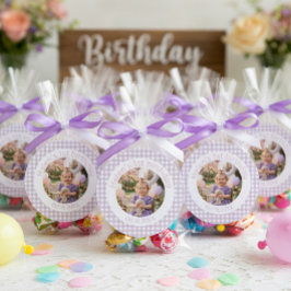 Personalisiertes Lavendel-Gingham 1. Geburtstagsfo Runder Aufkleber
