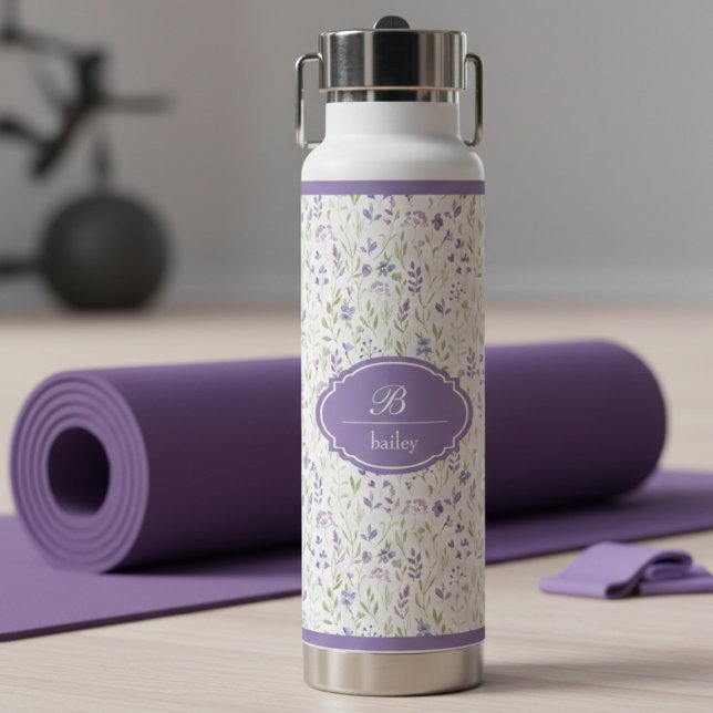 Personalisiertes lila Blumenmonogramm Trinkflasche (lavender purple wildflower floral water bottle with custom monogram initial and name)