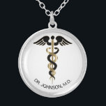Personalisiertes medizinisches Symbol Caduceus - G Versilberte Kette<br><div class="desc">Personalisiertes medizinisches Symbol Caduceus Necklace für Sie bereit, um zu personalisieren. ✔ Hinweis: Nicht alle Vorlagenbereiche müssen geändert werden. 📌 Wenn Sie weitere Anpassungen benötigen, klicken Sie bitte auf den Button "Weitere Anpassungen vornehmen" oder "Design anpassen oder bearbeiten" und verwenden Sie unser Designwerkzeug, um die Größe, den Rotation, die Textfarbe,...</div>