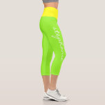 Personalisiertes, modernes Monogramm Neongelb grün Capri Leggings<br><div class="desc">Dieses Farbschema schreit Neon! Es ist hell und kräftig, mit Farben, die Pop und harmonisch miteinander verschmelzen. Das Design der Personalisierten modernen Mit Monogramm Neon Solid Yellow Green Capri Leggings ist in der Tat trendig, elegant und glamourös. Es ist ein gutes Weihnachtsgeschenk, ein Geburtstag, ein Geburtstagsgeschenk oder ein Geschenk für...</div>