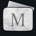Personalisiertes Monogramm aus weißem Marmor und N Laptopschutzhülle<br><div class="desc">Personalisierte Monogramm- und Namensgeschenke mit personalisierter Monogramm und Namen im klassischen Serif-Schriftart-Stil.</div>