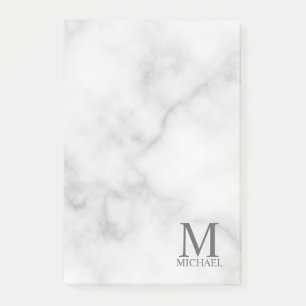 Personalisiertes Monogramm aus weißem Marmor und N Post-it Klebezettel