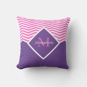 Personalisiertes Monogramm Rosa Lila Weiß Chevron Kissen