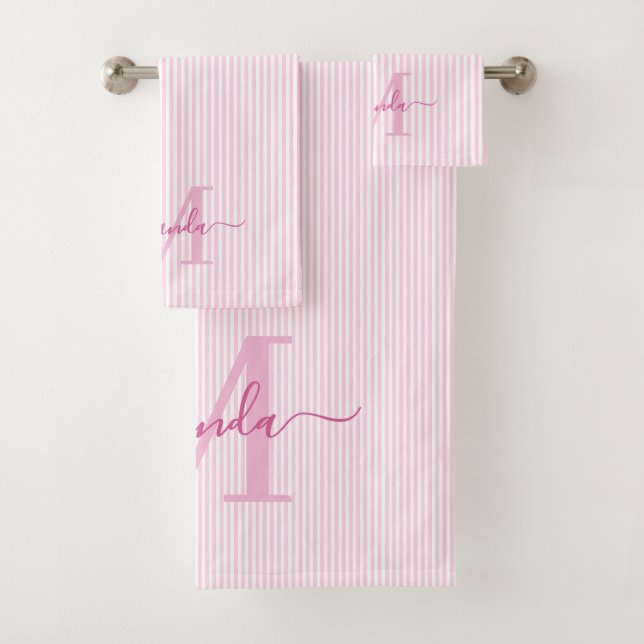 Personalisiertes Monogramm Rosa & Weiße Streifen Badhandtuch Set (Insitu)