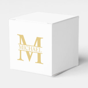 Personalisiertes Monogramm und Name aus Weiß und  Geschenkschachtel