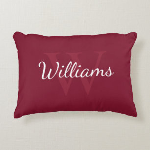 Personalisiertes Monogramm und Name Burgundy Red Dekokissen
