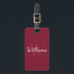 Personalisiertes Monogramm und Name Burgundy Red Gepäckanhänger<br><div class="desc">Personalisierte Monogram und Name Giftings zeigen einen personalisierten Namen im Stil eines Schriftartes mit weißem Skript und Monogramm im hellbordeauxroten Serif-Schriftart-Stil als Hintergrund,  auf bordeauxrotem Hintergrund.

Perfekt als Feriengeschenk,  Familienfavoriten,  Dankeschön für Trauzeugen und Geschenk für alle besondere Anlässe.</div>