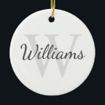 Personalisiertes Monogramm und Name Keramik Ornament<br><div class="desc">Personalisiertes Monogramm und Namensgeschenk enthält personalisierte Namen im Stil eines Schriftartes mit grauem Skript und Monogramm im hellgrauen Serif-Schriftart-Stil als Hintergrund, auf weißem Hintergrund. Ideal für Ferien, Wiedersehen und besondere Anlässe.</div>
