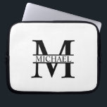 Personalisiertes Monogramm und Name Laptopschutzhülle<br><div class="desc">Personalisierte Monogramm- und Namensgeschenke mit personalisierter Monogramm und Namen im klassischen Serif-Schriftart-Stil. Perfekt als väterliche Tagesgeschenke für Papa,  Geschenke für Großvater,  Ehemann,  Absolvent und mehr.</div>