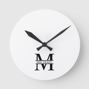 Personalisiertes Monogramm und Name Runde Wanduhr