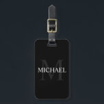 Personalisiertes Monogramm und Name Schwarz Gepäckanhänger<br><div class="desc">Personalisierte Monogramm- und Namensschilder weisen personalisierten Namen in Weiß und Monogramm auf,  grau als Hintergrund,  im klassischen Serifenstil,  auf schwarzem Hintergrund.

Perfekt als Urlaubsgeschenk,  Vatertagsgeschenk,  vielen Dank für Trauzeuge und Geschenk für alle besondere Anlässe.</div>