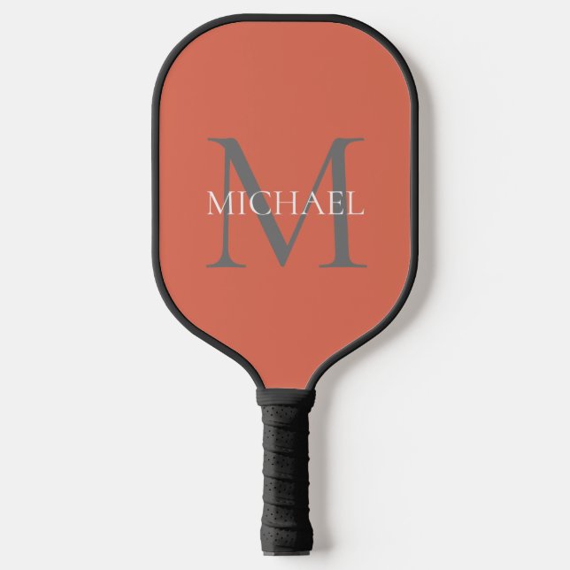 Personalisiertes Monogramm und Name Terracotta Pickleball Schläger (Vorderseite)