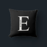 Personalisiertes Monogramm und Namenspatzen Kissen<br><div class="desc">Personalisiert Monogram und Name Gift bieten personalisierte Monogramm und Namen im klassischen Serif-Schriftart-Stil. Perfekt als Wohngestaltungen,  Hauswärme Geschenke,  Feriengeschenke für Familien,  Neuvermählte und mehr.</div>