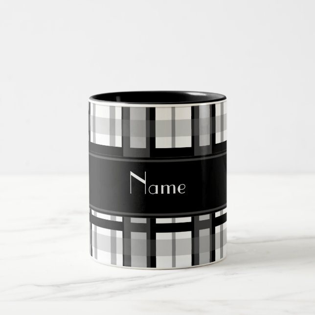Personalisiertes Namensschwarzweiss-kariertes Zweifarbige Tasse (Mittel)
