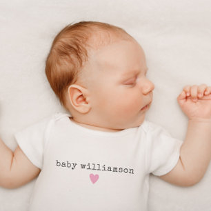 Personalisiertes Neugeborenen-Nachnamen-Baby-Party Baby Strampler