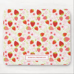 Personalisiertes Niedliches Rotes Erdbeermuster Mousepad<br><div class="desc">Ein niedliches rotes und rosa Erdbeermuster schmückt dieses Mauspad. Personalisieren Sie es mit Ihrem Namen. Entworfen für Sie von BlackBerry Boulevard.</div>
