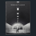 Personalisiertes Notebook-Hochzeitsplaner-Foto Notizblock<br><div class="desc">Ein Ort, um die 1 Million Dinge aufzuschreiben, die Sie vor Ihrem großen Tag tun müssen! Passen Sie sich mit Ihrem eigenen Text und Foto an. Verlobung Fotos sind großartig oder beliebt. Sie können mit mehr Informationen wie Hochzeitstag, Braut und Bräutigam Namen etc. anpassen. Kann sogar ein tolles Brautparty Geschenk...</div>
