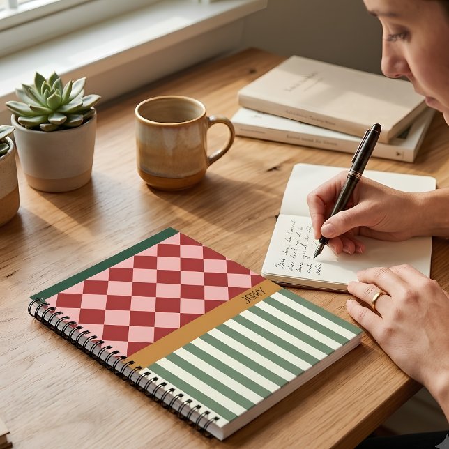 Personalisiertes Notizbuch mit Namen und Muster (Von Creator hochgeladen)