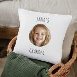 Personalisiertes Opfergeschenk | Angepasste Großki Kissen<br><div class="desc">Gönnen Sie Opa ein gemütliches und herzliches Geschenk mit diesem personalisierten Kissen, das das Foto seines Enkelkindes zeigt! Dieses Kissen ist perfekt für Geburtstage, Ferien oder jeden besondere Anlass. Es ist ein sinnvoller Sake, der Komfort und Liebe verbindet. Feiern Sie hochgeschätzte Erinnerungen mit einem einmaligen Geschenk, das Großvater jahrelang schenken...</div>