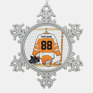 Personalisiertes orange und weißes Eis-Hockey Schneeflocken Zinn-Ornament