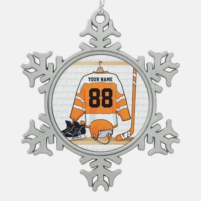 Personalisiertes orange und weißes Eis-Hockey Schneeflocken Zinn-Ornament (Vorderseite)