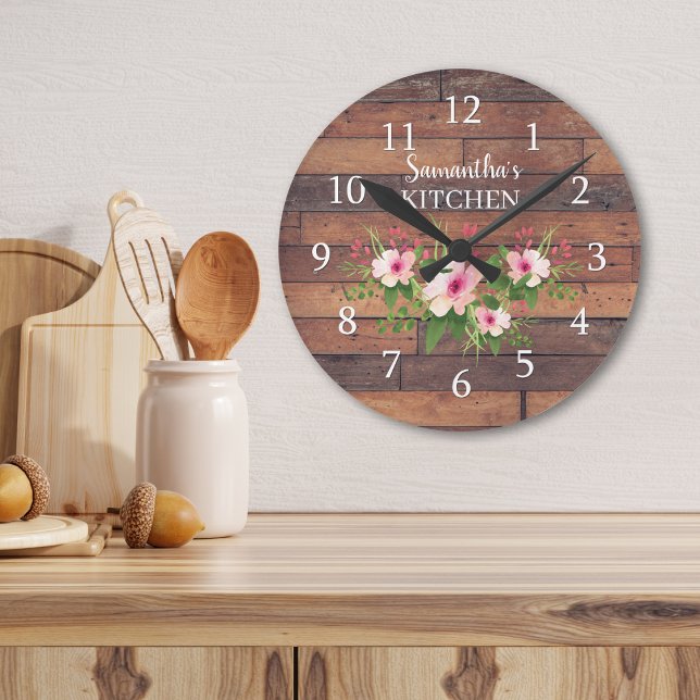 Personalisiertes Palettenholz und rosa Blumenküche Runde Wanduhr (Personalized Pallet Wood And Pink Floral Kitchen Round Clock)
