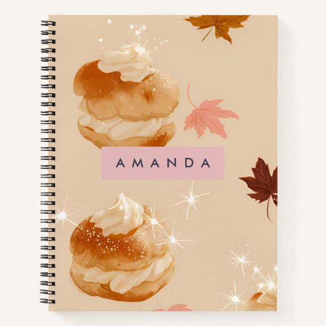 Personalisiertes Pastell Cream Puff Pstry Pattern Notizbuch (Vorderseite)