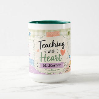 Personalisiertes Pastell-Gingham 'Lehren mit Herz' Tasse