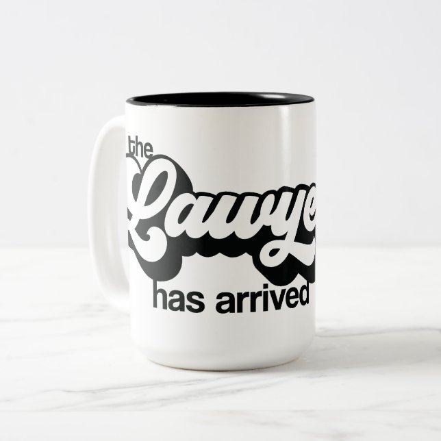 Personalisiertes Retro-Geschenk "Der Anwalt ist an Zweifarbige Tasse (Vorderseite Links)