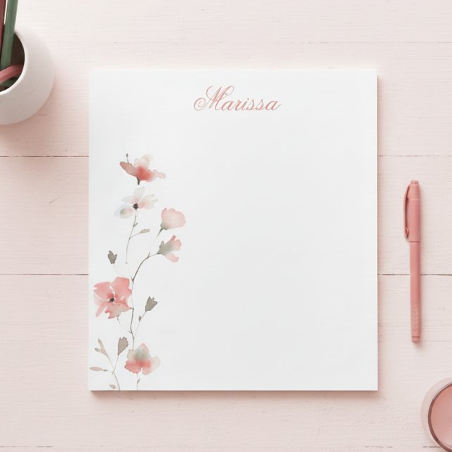 Personalisiertes rosa Blumen Notizbuch Notizblock (coral blush pink wildflower notepad with custom name monogram in elegant calligraphy script)