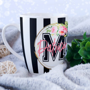 Personalisiertes rosa florales B&W-gestreiftes Nam Kaffeetasse
