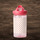 Personalisiertes rosa Herz-Muster Trinkflasche<br><div class="desc">Diese bezaubernde Wasserflasche weist ein niedliches,  rosa Herzmuster auf und kann mit dem Namen Ihres Kindes personalisiert werden. Das weiche Rosa und Creme-Design macht es zu einem idealen Ort für Kinder oder Lieben. Mit seiner langlebigen Bauweise und seiner individuellen Touch ist diese Wasserflasche ideal für Schulen,  Sport oder unterwegs.</div>