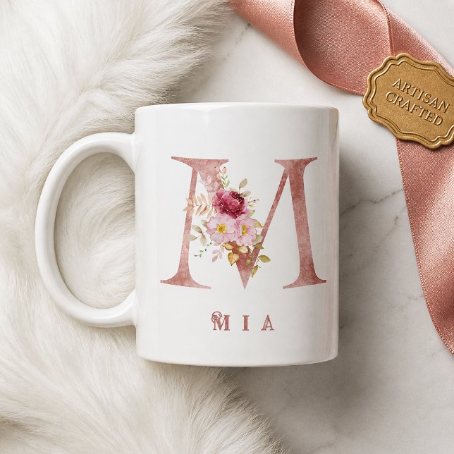 Personalisiertes Roségold-Blumen-Initial M Monogra Kaffeetasse (Von Creator hochgeladen)