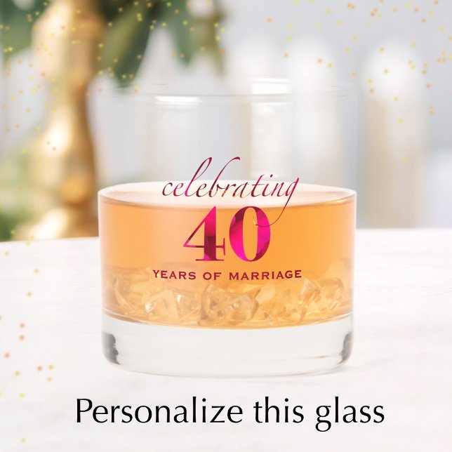 Personalisiertes Ruby 40. Jubiläums-Andenken-Gesch Whiskyglas (Add the couples names and 40th wedding anniversary date for a unique keepsake glass gift.
)
