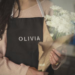 Personalisiertes Schwarz-Name-Monogramm | elegant Schürze<br><div class="desc">Kochen, backen oder grillen im Stil mit dieser personalisierten Schürze, die mit einem schwarzen Hintergrund und einem individuellen Namensmonogramm ausgestattet ist. Diese Schürze ist perfekt für Zuhause-Koch, Bäcker oder GRILLEN-Liebhaber geeignet und vereint Funktionalität und Eleganz. Er ist aus langlebigen Stoffen und verstellbaren Gurten gefertigt und bietet Komfort und Schutz, während...</div>