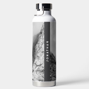 Personalisiertes Schwarz-Weiß-Abenteuer in den Ber Trinkflasche