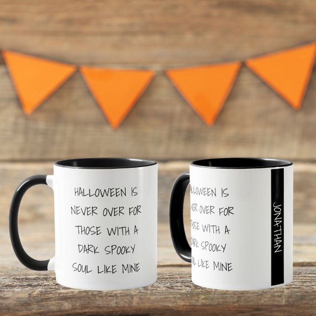 Personalisiertes schwarzes Halloween ist nie vorbe Tasse (Von Creator hochgeladen)