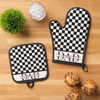 Personalisiertes schwarzes Retro-Karo-Dad-Bester-K Ofenhandschuh & Topflappen-Set