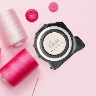 Personalisiertes Script für die Trauzeugin in Rosa Maßband