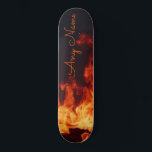 Personalisiertes Skateboard mit Flammen-Design<br><div class="desc">Mit diesem personalisierten Skateboard,  das ein extrem cooles Flammendesign bietet,  verleihen Sie dem Boarder in Ihrem Leben ein besonderes Geschenk. Das Design lasse Ihnen,  jeden gewollt Namen einzugeben.</div>