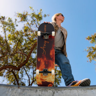 Personalisiertes Skateboard mit Flammendesign