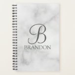 Personalisiertes Skriptmonogramm und Name aus weiß Planer<br><div class="desc">Personalisierte Monogram und Name Gift zeichnen sich durch personalisierte Monogramm im Stil eines klassischen Graue Schriftartes aus. Der Name ist im Stil eines klassischen,  grauen Serif-Schriftartes auf weißem Marmorhintergrund. Perfekt als Feriengeschenk,  Vatertagsgeschenk für Papa und Geschenk für alle besondere Anlässe.</div>