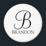 Personalisiertes Skriptmonogramm und Name Magnet<br><div class="desc">Personalisiert Monogram und Name Gift bieten eine personalisierte Monogramm im Stil eines klassischen Schriftartes mit schwarzem Skript und einen Namen im Stil eines klassischen Serif-Schriftartes auf weißem Hintergrund. Perfekt als Urlaubsgeschenke,  Familienfavoriten und für alle besondere Anlässe Wiedersehen.</div>