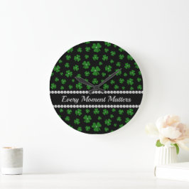Personalisiertes St. Patrick's Day Shamrock mit Pe Große Wanduhr