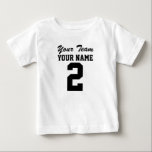 Personalisiertes Team-athletisches Baby trägt T-shirt<br><div class="desc">Dieser kundengerechte Babysport Jersey-Art-T - Shirt hat Raum in der Schablone für Ihren Text. Ersetzen Sie die Beispielwörter durch Ihre Selbst. Es gibt Raum auf der Front und die Rückseite des Shirts für Ihren Namen oder Text und Zahl. Sie können den Teamnamen löschen, wenn Sie wollen. Klicken fertigt besonders an,...</div>