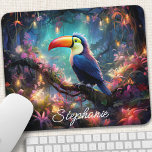 Personalisiertes Toucan Paradies Mousepad<br><div class="desc">Entspannen Sie in einem tropischen Paradies mit diesem personalisierten Mauskissen inmitten üppiger Dschungelwälder. Das farbenfrohe Design und die aufwändigen Details bringen Sie in eine exotische Welt, die Kreativität und Freude inspiriere. Fügen Sie eine persönliche Touch mit Ihrem Namen oder einem beliebten Zitat hinzu. Die glatte Oberfläche gewährleistet eine präzise Kontrolle...</div>