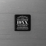 Personalisiertes Vintages Alter bis zur Perfektion Button<br><div class="desc">Personalisiertes Vintages,  vollkommenes Design könnte ein gutes Geschenk für Ihre Freunde oder Familienmitglieder,  oder Sie können es selbst verwenden.</div>