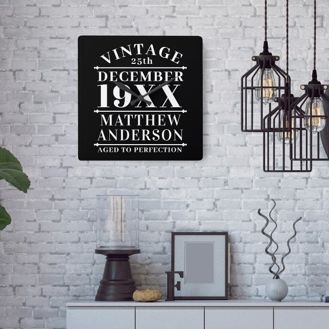 Personalisiertes Vintages Alter bis zur Perfektion Quadratische Wanduhr (Von Creator hochgeladen)